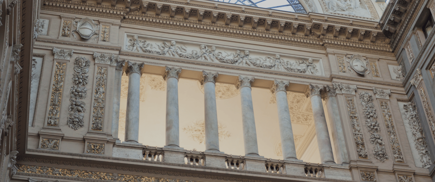 Dettaglio della Galleria Umberto I di Napoli, sede di Merqurio
