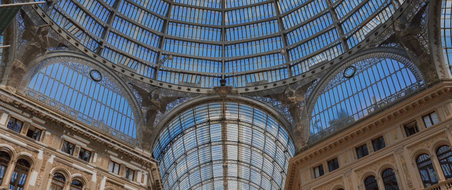 Dettaglio della Galleria Umberto I di Napoli, sede di Merqurio