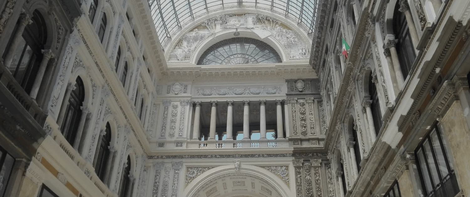 Dettaglio della Galleria Umberto I di Napoli, sede di Merqurio
