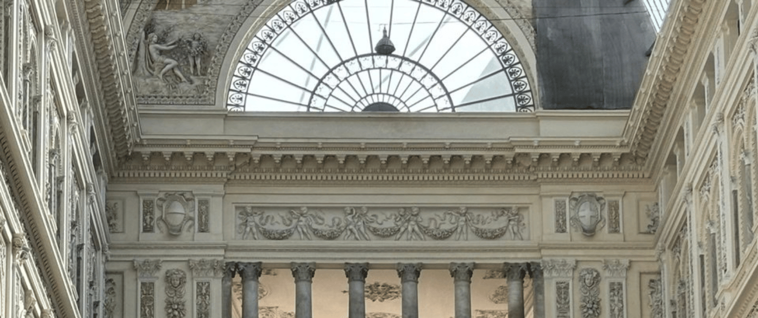 Dettaglio della Galleria Umberto I di Napoli, sede di Merqurio
