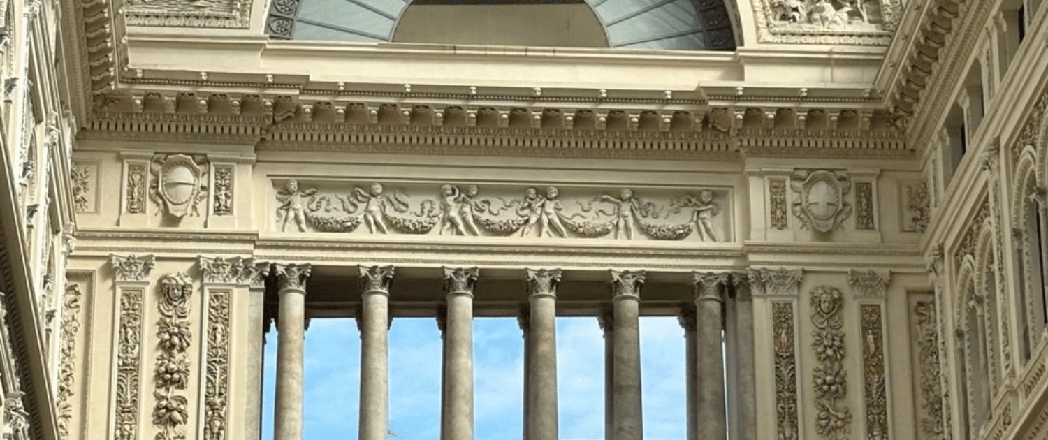 Dettaglio della Galleria Umberto I di Napoli, sede di Merqurio